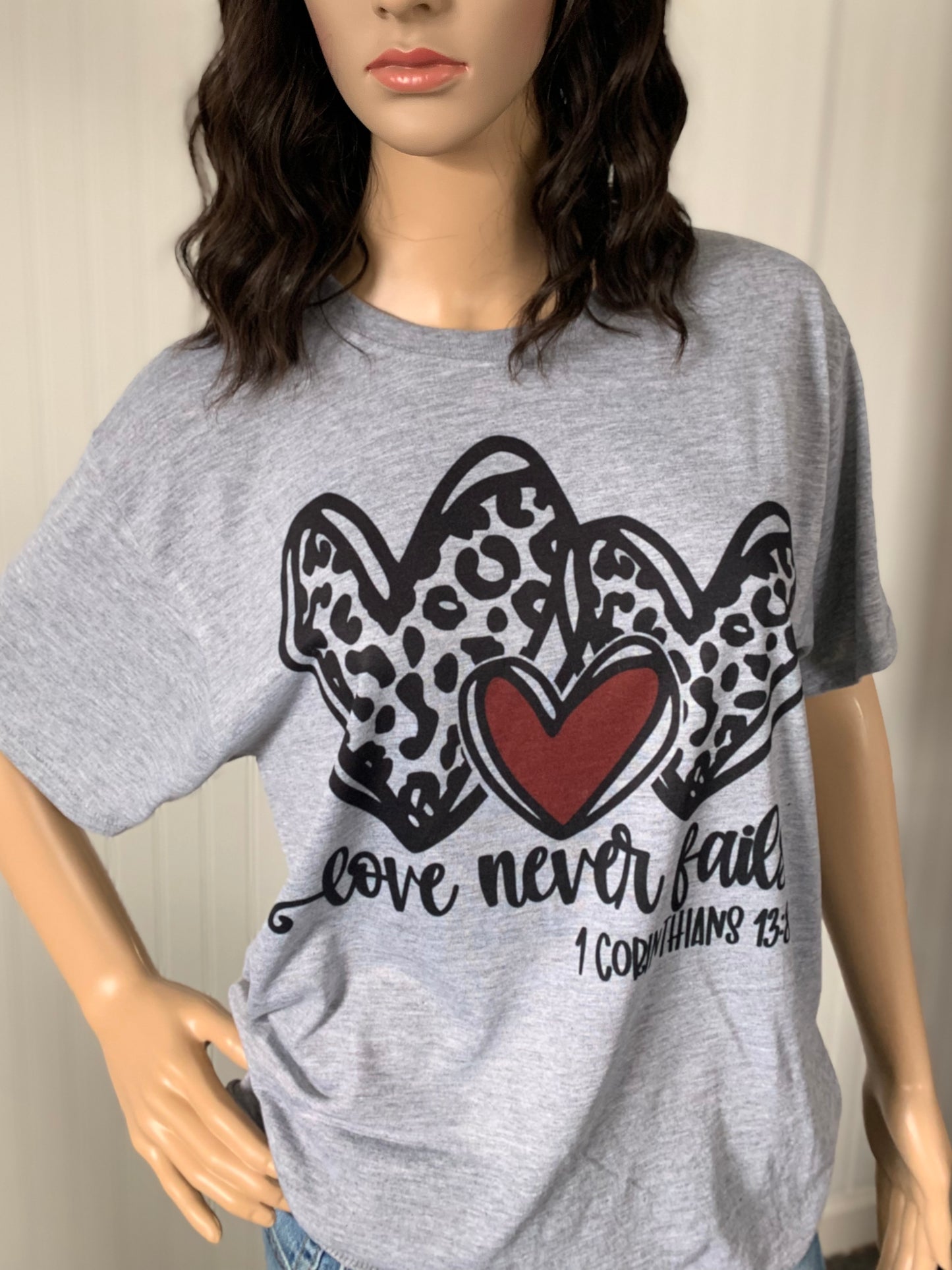 Leopard Heart with Love Never Fails 1 Corinthians 13:8 - T-Shirt