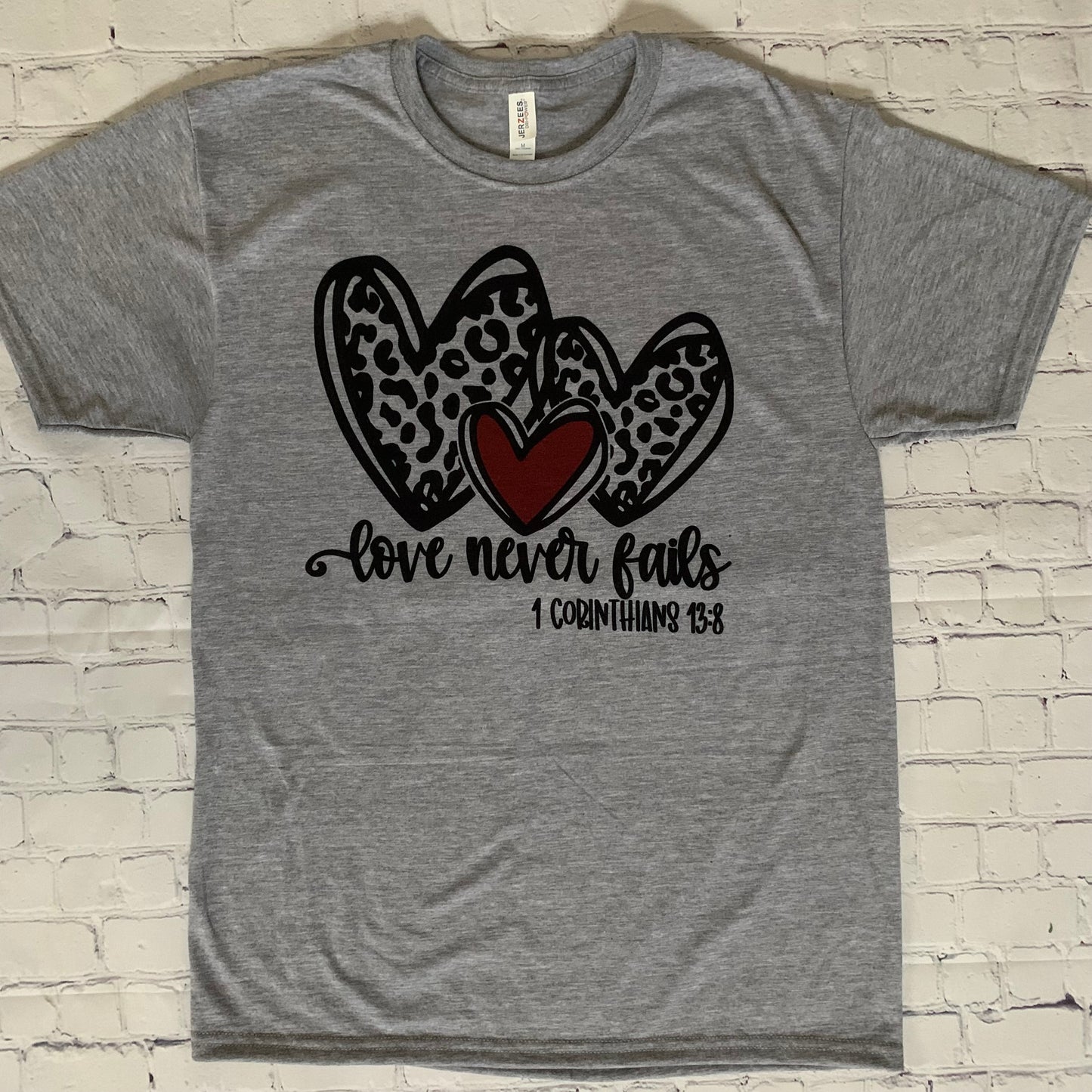 Leopard Heart with Love Never Fails 1 Corinthians 13:8 - T-Shirt