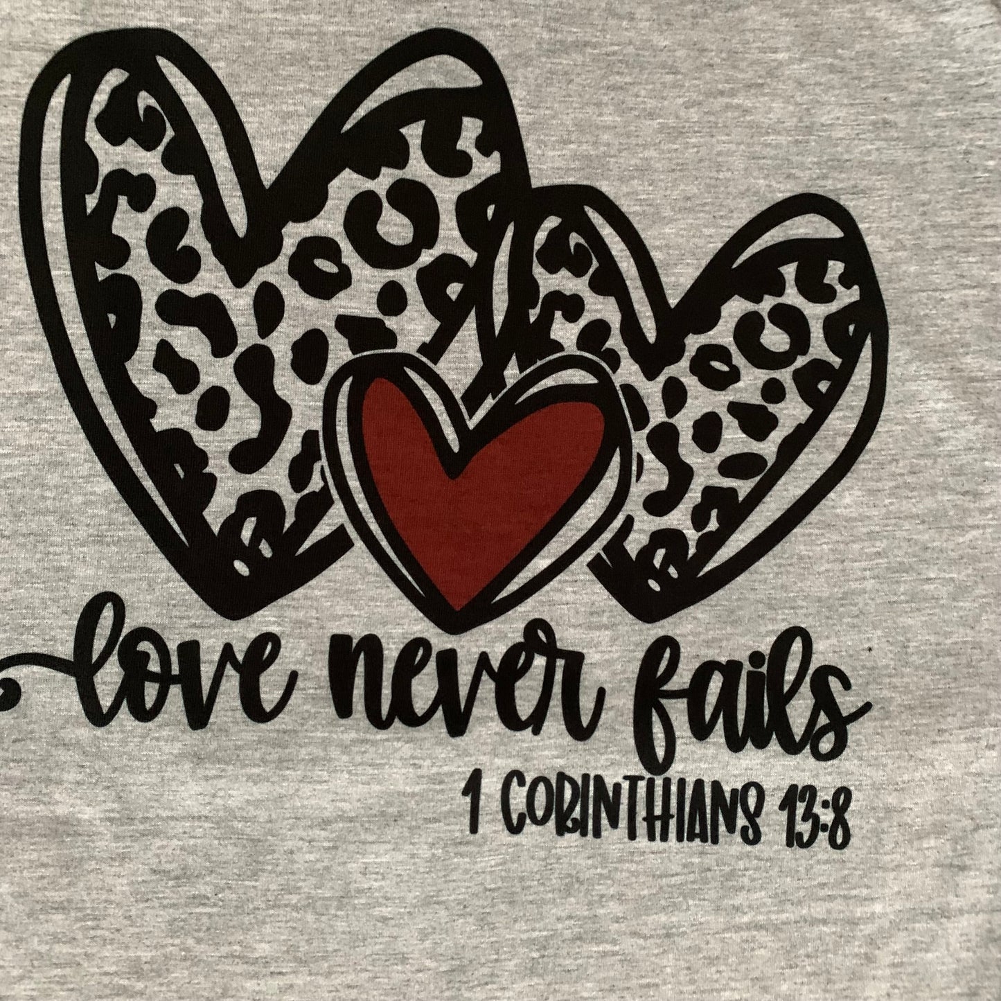 Leopard Heart with Love Never Fails 1 Corinthians 13:8 - T-Shirt